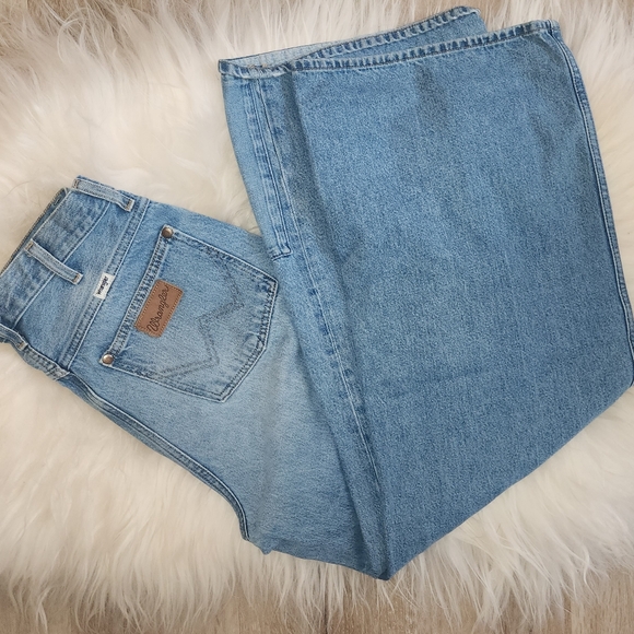 Cute Wrangler High Waisted Wide Leg Jeans - Picture 1 of 4